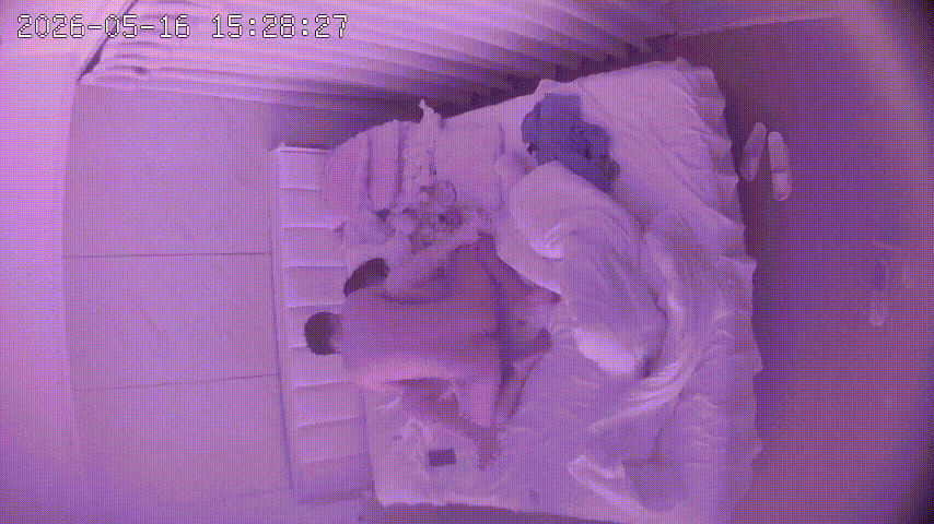 ⁸¹ 上帝视角 5-17 男人周五到周天 包个萝莉塔小妹在酒店操了三天 最喜欢的 配图3