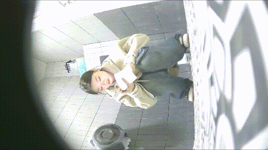 商场女厕全景偷拍还有几分姿色的美少妇人美BB也嫩 配图9