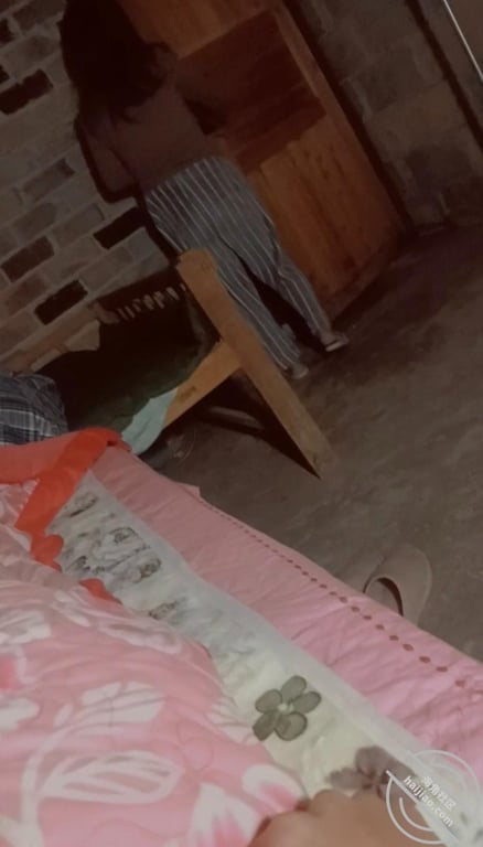 (原创)我和妈妈42，早上老爸刚走，晚上妈妈跑进我房间(第一次帮我舔) - 老宋论坛-老宋论坛