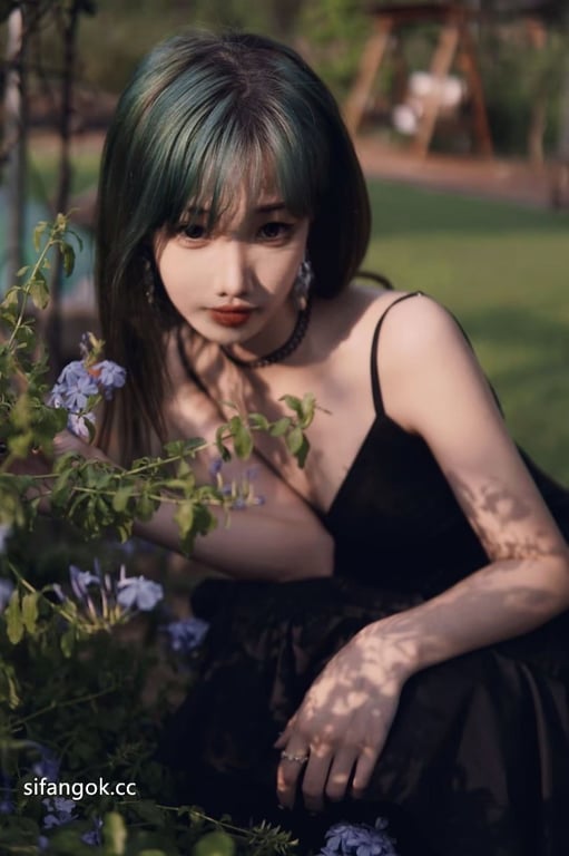 ✨【前男友泄露】高颜值哈尔滨小姐姐，表面可爱御姐风私下极度反差，性服务大哥露脸啪啪，口技认真还一直娇喘（13V）愃-老宋论坛