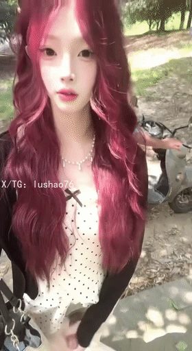 大屌萌妹TS十七，户外公厕露出打飞机，大爷愣是不敢过来，好希望他能帮我导出来 配图3