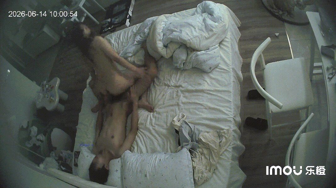 【重磅流出】乐橙酒店偷拍：双马尾软妹一进门就被饥渴男友按在沙发7分钟狂插！年轻情 配图9