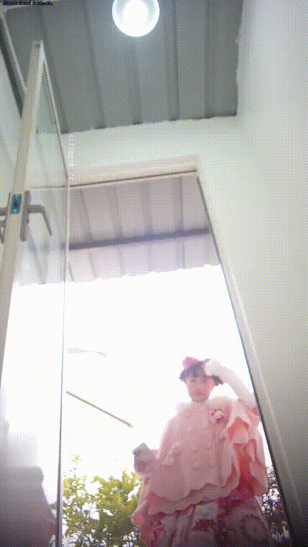 美女如云街边女公厕真实偷拍多位小姐姐方便，近景特写后位双洞清晰可见，同步露脸 配图4