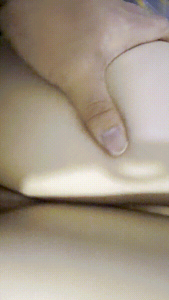 《激情泄密！》白嫩小骚妹骚穴吞云吐雾，边刷手机边深喉吃鸡，各种体位狂野猛干 配图10