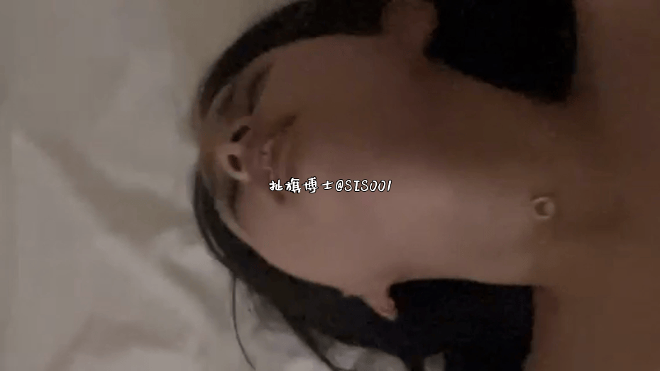 【S级泄密】上海长腿反差母狗妹，极致反差狗链加成，蜜桃臀腿玩年低声呻吟表情淫荡（ 配图7