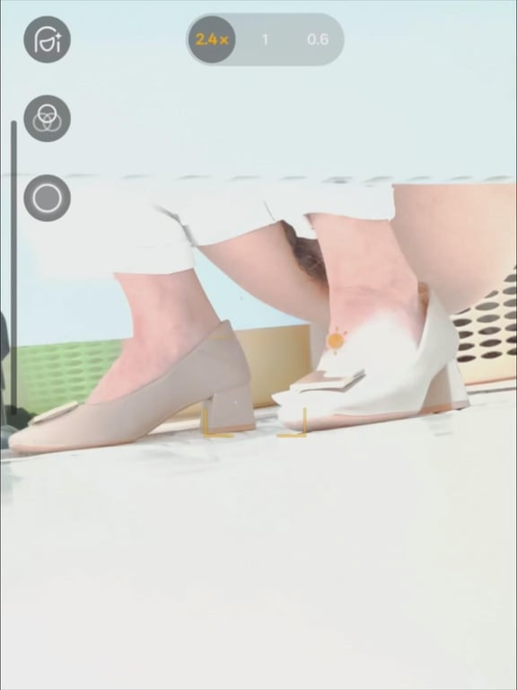 七月流出厕拍大神手持闯拍写字楼女厕偷拍高跟鞋制服OL姐姐貌似被她发现了突然低头被 配图3