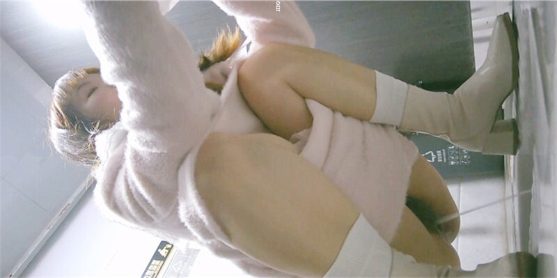 极致偷窥盛宴！商场女厕近距离偷窥多位美女绝美粉嫩鲍鱼2 配图2