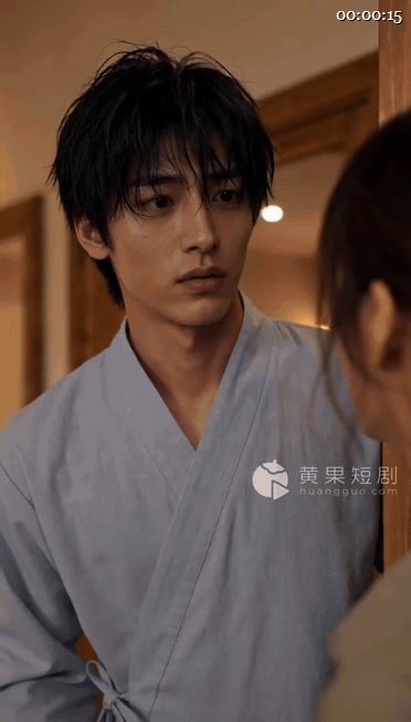 【AI短剧】《乌鸦先生的硬币》EP1-9集原版，从山上英雄救美女摄影师，再到床上 配图9
