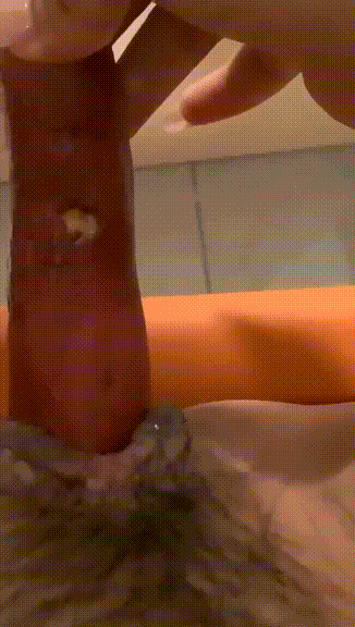 云盘高质露脸泄密！单纯眼镜大学生【莹莹】极度反差一面，脸穴同框地瓜自慰与炮友做爱 配图2