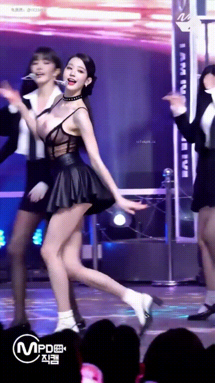 【AI脱衣】韩国女星张元英现场演唱会脱衣 配图5