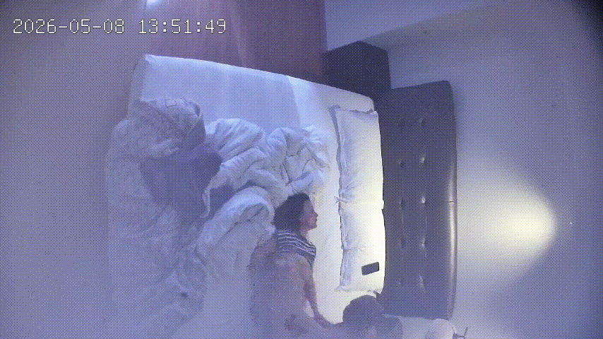 上帝视角5-8：光头猛男酒店硬上少妇情人，一来猴急遭拒衣服穿好要走，却被强拽回激 配图2