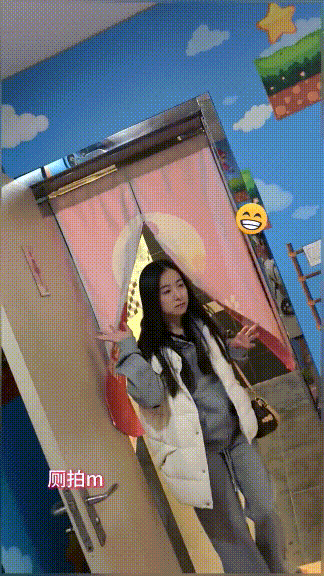 厕拍达人大型商场女厕拍脸拍逼多位女性，带着高端设备现场偷拍高清特写私处~炸裂 配图7