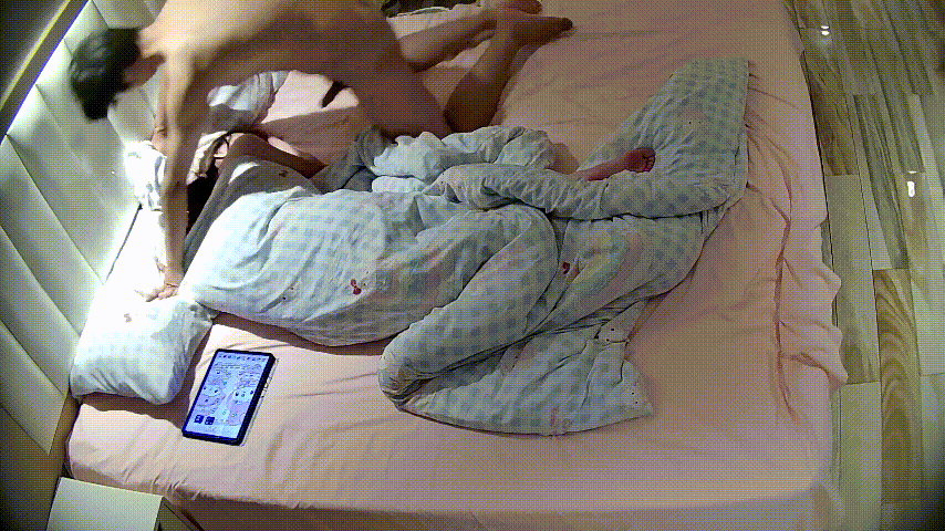 大学城 6-11 极品马尾萝莉装的小美女 一套黑色内衣很衬白皮肤 男人抓奶喂屌舔 配图1
