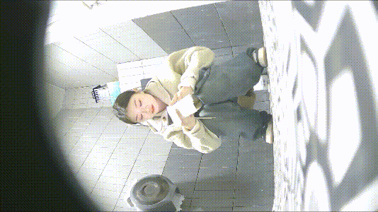 商场女厕全景偷拍还有几分姿色的美少妇人美BB也嫩 配图10