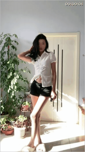 【S级泄密】湖南长沙反差女「王思媛」约啪视频曝光记录了原始激情，更揭开都市美女的 配图5