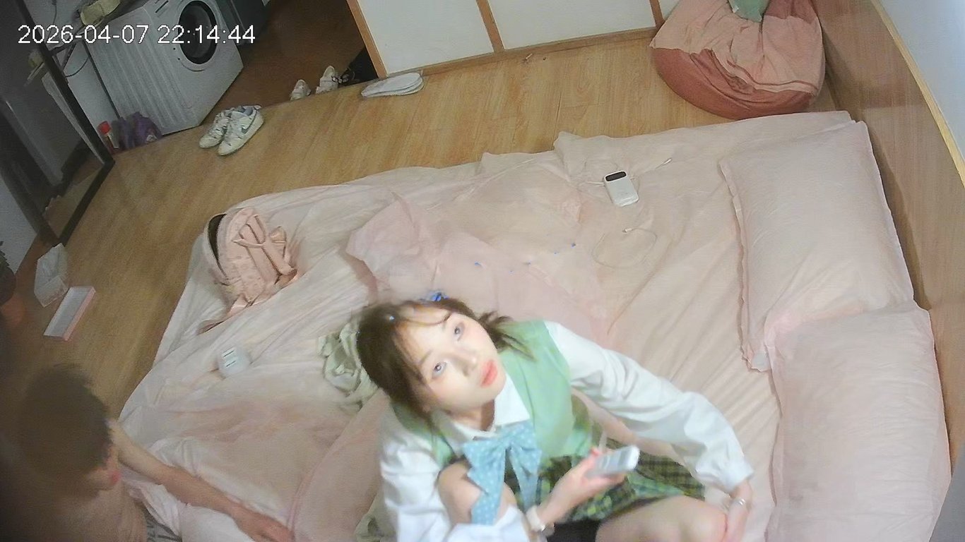 2026/04/7.8 大佬原创自录 娇俏百变萝莉妹与恋足男友~爱如潮水猛烈激情 配图12
