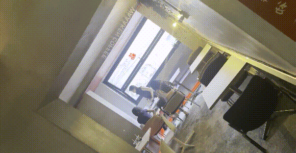 棋牌室女厕全景偷拍多位美女各种极品小黑鲍鱼2 配图6
