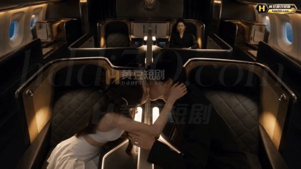 【AI短剧】《从地狱归来：深渊调教》EP1-2集 父亲被兄弟们构陷，母亲被他们凌 配图13