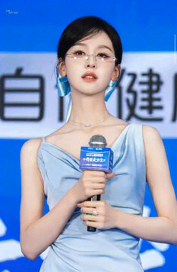 【AI脱衣】继续快手抖音小红书网红明星及红人两个妹子吃你的肉棒！ 配图3