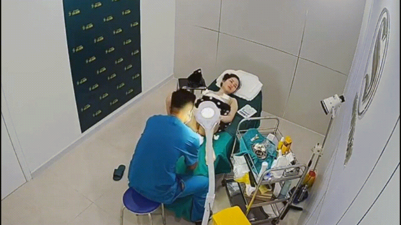 黑客破解整形医院监控摄像头偷拍❤️白肤美少妇做阴唇和乳房两个整形项目无水印原版 - 老宋论坛-老宋论坛