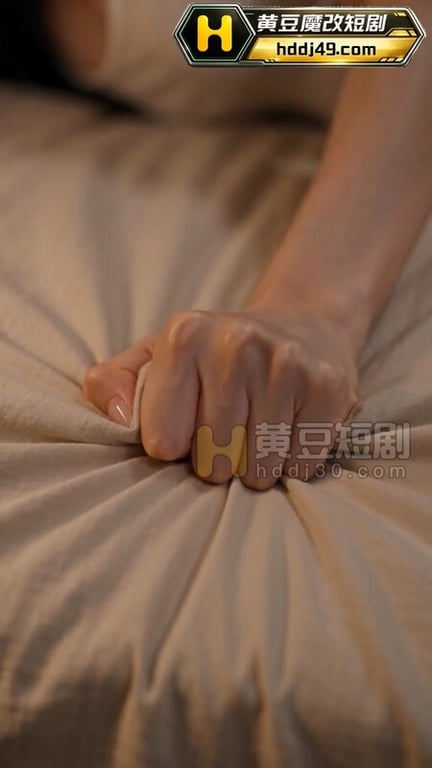 AI短剧《女友帮我操闺蜜》EP1 配图30