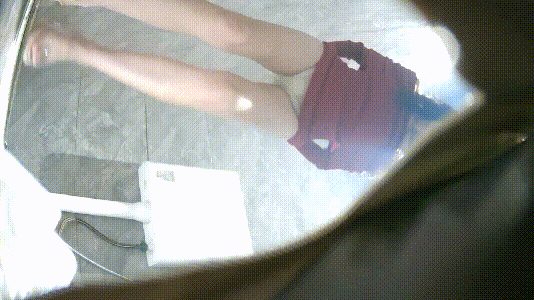酒吧女厕全景偷拍红色包臀裙美少妇人美BB更美 配图7