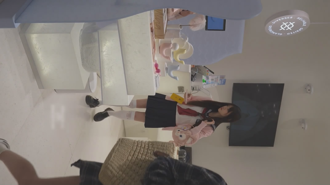 【Banana Cat系列】外表清纯内里淫荡JK制服小姐姐携闺蜜逛情趣店狂购跳蛋 配图5