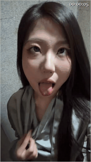【S级情侣泄密】超美阿黑颜女神录制发骚视频，油脸阿黑颜捏胸喊爸爸，不用调教就很贱 配图37