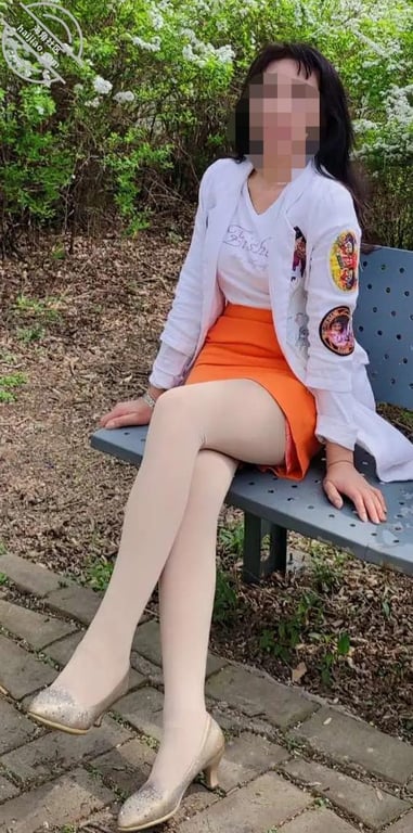 原创，兄弟的小熟女继母。身材娇小闷骚，阴毛浓密喜欢乱伦给老公戴绿帽 - 老宋论坛-老宋论坛