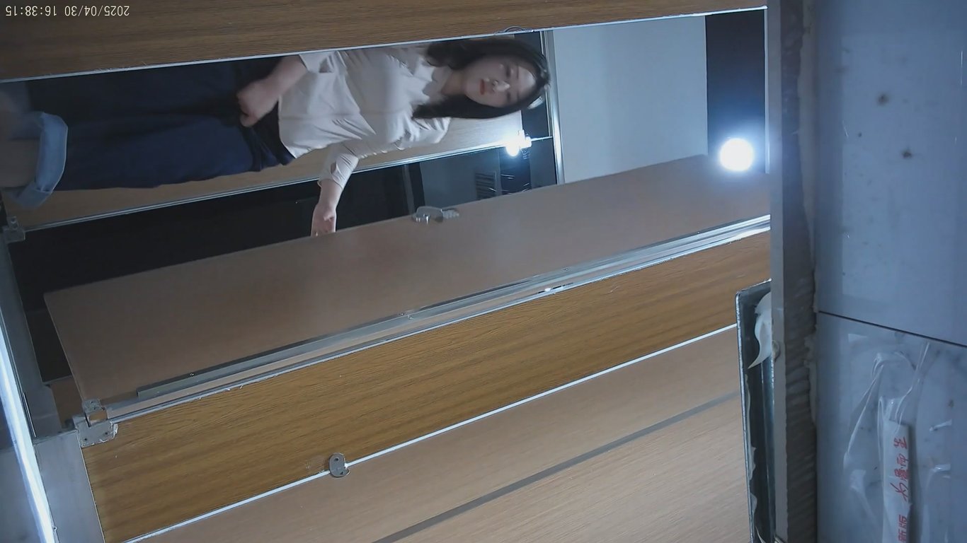 高校女厕偷窥流出！7月最新学妹尿尿高清实录 颜值爆表极品妹子无水印诱惑版 配图13