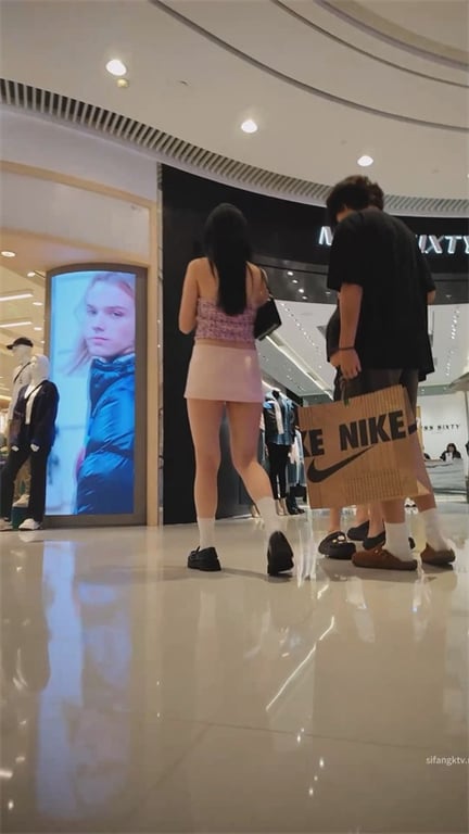 ❣️爆推❣️【商场大胆暴露】极品嫩妹穿后妈包臀超短裙勾引龟男逛街，白内裤骚气四溢，裙底春光一览无余直接看逼1V1 - 老宋论坛-老宋论坛