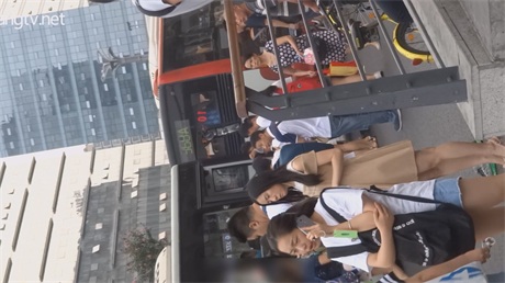 💥爆款推荐💥【清纯小少妇真空出街】大长腿美臀下竟藏巨型痔疮，反差刺激直接爆表1V！ - 老宋论坛-老宋论坛