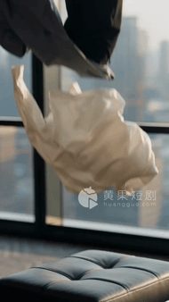 【AI短剧】《深夜加班，绝望办公室》1-8集 女总裁走投无路，被心怀不轨男人拿天 配图8