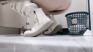 ♈♈♈2026年2月最新，女生赚钱搞厕拍，【户外厕拍】，大型商超公厕，双镜头展示，少妇学生妹，差点被发现吓死了-老宋论坛