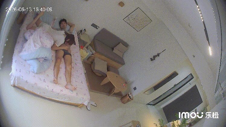 6-14流出乐橙酒店偷拍高校情侣等单身狗兄弟走后立刻床上放荡做爱 配图2