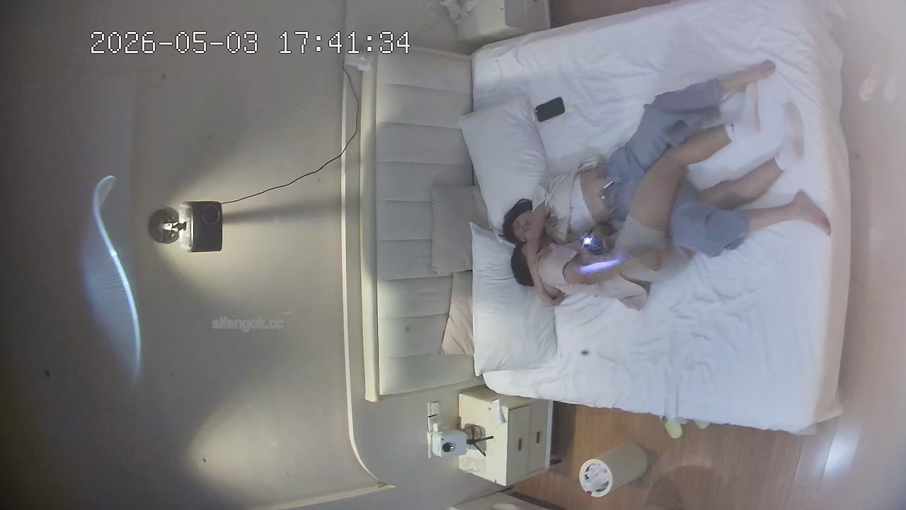 5-3酒店偷拍流出！❤️窈窕青涩大学生情侣激情缠绵，羞涩学妹娇躯颤抖高潮迭起 - 老宋论坛-老宋论坛