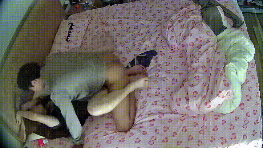 公寓酒店激情夜：小女友浪荡归来，直接骑醒熟睡男友，白嫩娇躯脱裤狂干！ 配图6
