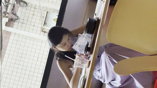 桌球厅女厕全景偷拍多位美女各种极品美鲍鱼 配图7