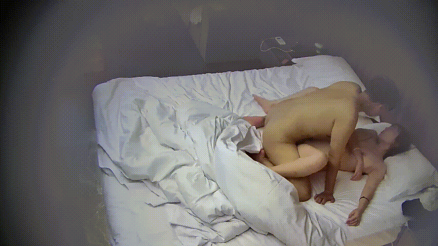 ⁸¹ 公寓酒店 8-10 入住几天的小情侣 终于白天打炮了 美女很漂亮身材苗条颜 配图4