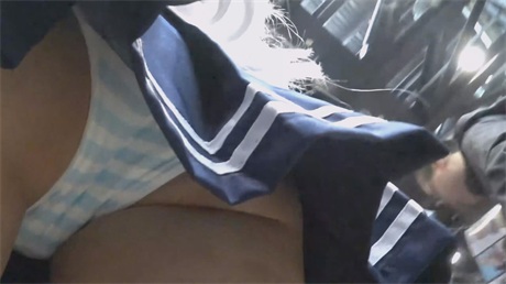 爆款推荐【展会偷窥】极品颜值嫩妹齐聚，大长腿翘臀青春内裤诱惑，视觉满足1V1超爽 配图3