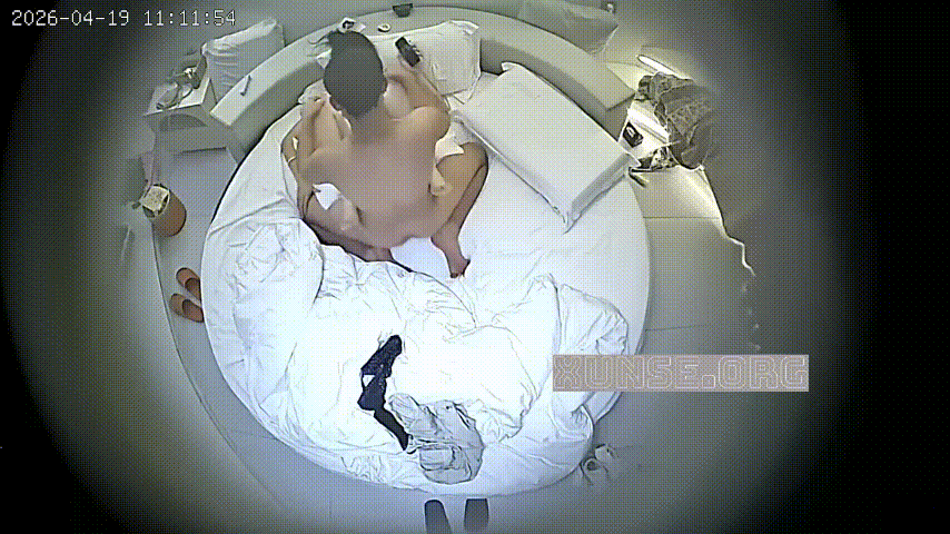 上帝视角4-19：熟睡妻子被悄然硬插，枕头高垫臀部猛烈输出，逛街回来又忍不住再战 配图6
