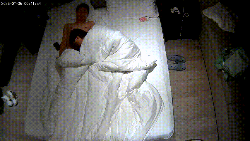 【上帝视角】7-26 欲火小少妇酒店狂野激战 自玩粉嫩奶头高潮不断 男友全程猛操 配图6