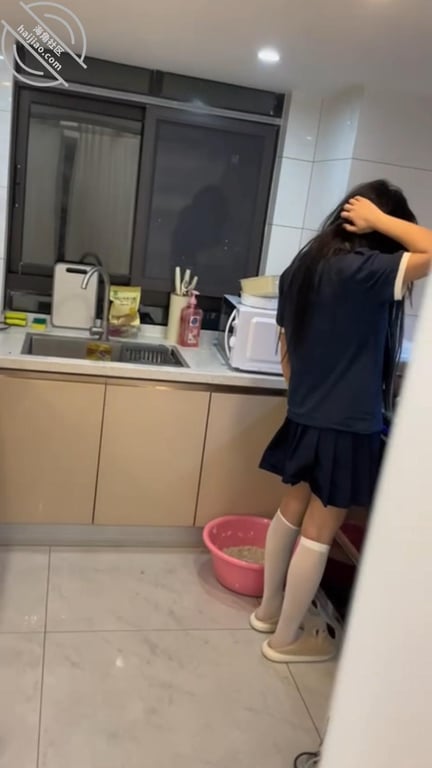 【奶气原创119】强上半夜在厨房找饭吃的女儿 - 老宋论坛-老宋论坛