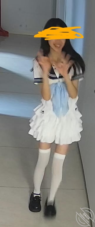女儿用这个大棒子最后一次自慰，然后被爸爸没收了。 配图5