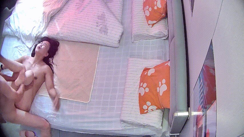 大学城 9-10 男人是个老玩家 先在床下操了再上床 少妇被他玩得明明白白 打完 配图2