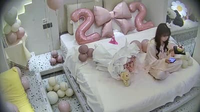 民宿浪漫生日房陷阱：男人精心布置只为激情缠绵！美女毒龙挑逗后狂野内射高潮迭起 - 老宋论坛-老宋论坛