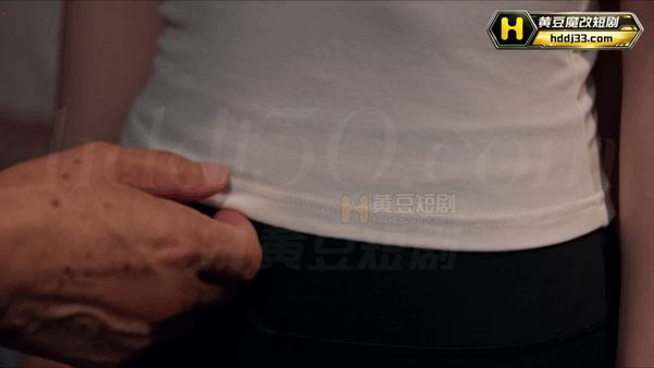 【AI短剧】《全裸生活：村里公用的女大学生》第1集 大学女生林晓晴误入深山,不小 配图3
