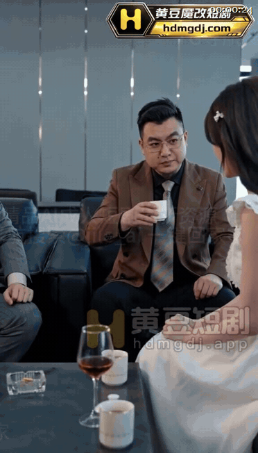 【AI短剧】《我的炮友是妇科医生》EP1-10集，年轻帅气医生拿做检查的美女炮架 配图13