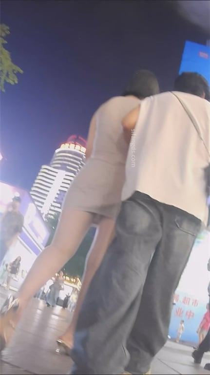 极致诱惑【商场极致抄底】齐逼短裙YYDS！完美身材大长腿狂撩，丰满翘臀饱满欲滴， 配图7