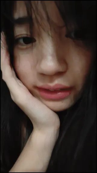 ⭐⭐【独家重磅泄密】河南极品反差清纯眼镜妹！宿舍&家里疯狂自拍，纯欲外表下的骚浪 配图4